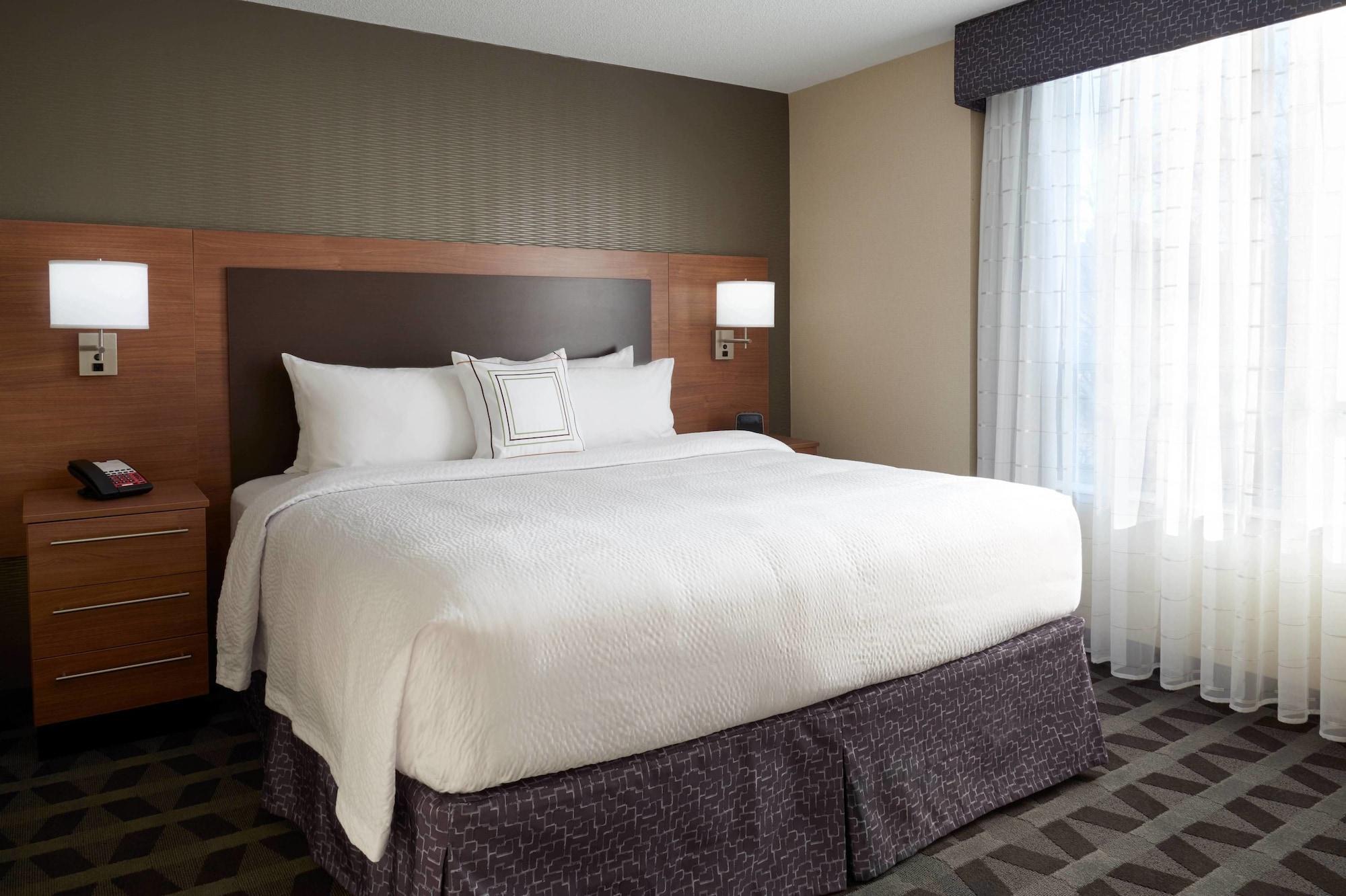 Towneplace Suites By Marriott Windsor Exterior photo