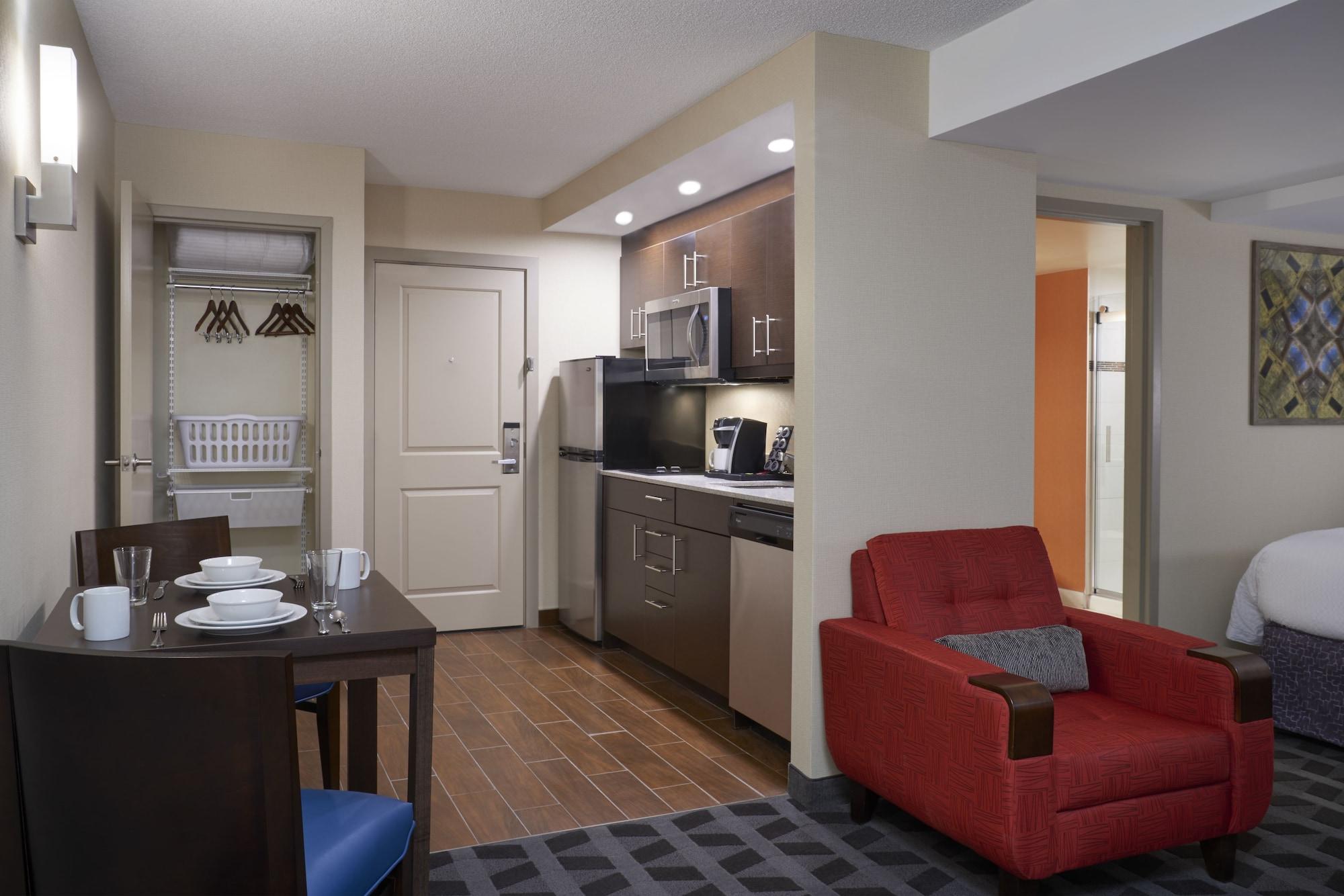 Towneplace Suites By Marriott Windsor Exterior photo