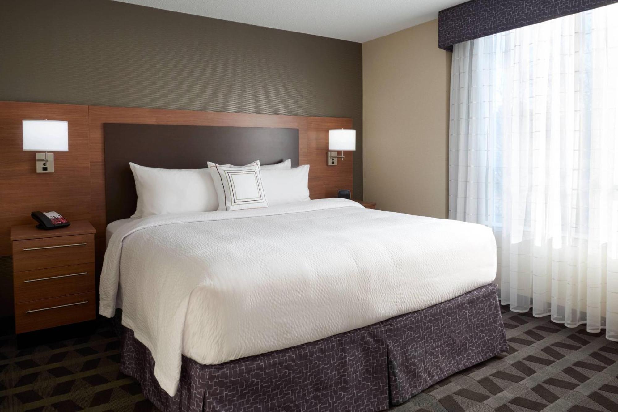 Towneplace Suites By Marriott Windsor Exterior photo