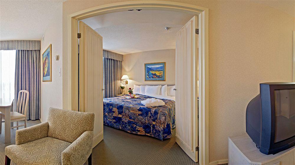 Towneplace Suites By Marriott Windsor Exterior photo
